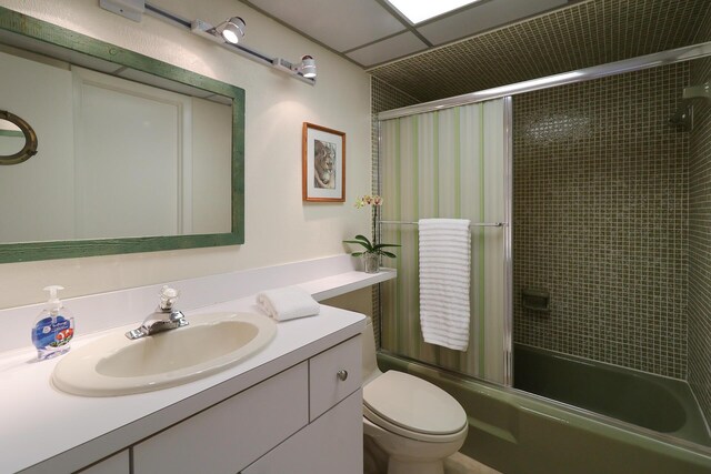 full bathroom featuring vanity, toilet, and shower / tub combo with curtain