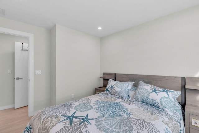 bedroom featuring light wood-type flooring, recessed lighting, and baseboards