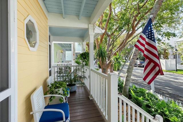 balcony featuring covered porch