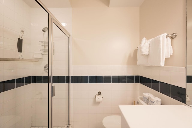 5960 Peninsular Ave Unit 101, Stock Island, FL 33040 - bathroom featuring a shower stall, toilet, wainscoting, and tile walls