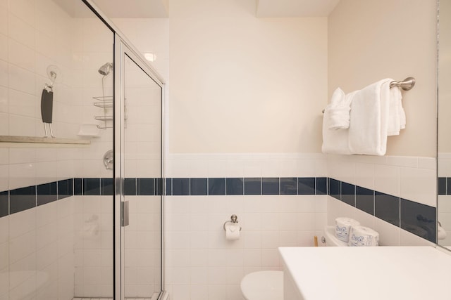 5960 Peninsular Ave Unit 101, Stock Island, FL 33040 - full bathroom with a stall shower, toilet, and tile walls