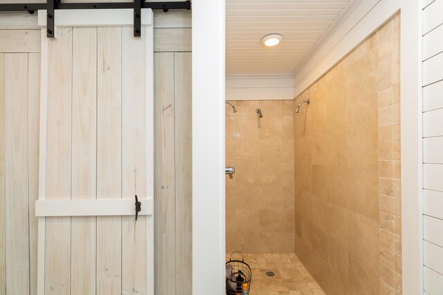 bathroom featuring tiled shower