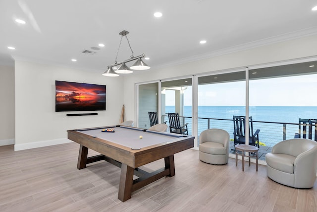 rec room with crown molding, billiards, and light hardwood / wood-style floors