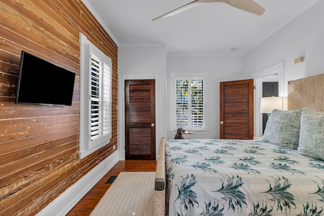 bedroom featuring crown molding, ceiling fan, and dark hardwood / wood-style floors