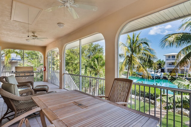 sunroom / solarium with ceiling fan