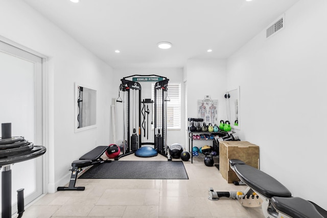 21 Lakeview Dr, Key Largo, FL 33037 - workout room featuring recessed lighting