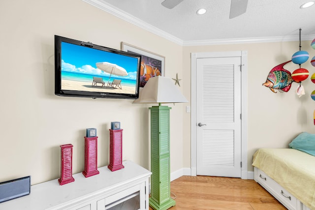 mudroom with ceiling fan, ornamental molding, hardwood / wood-style floors, and a textured ceiling