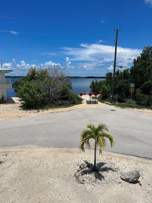 16 Shoreland Dr, Key Largo, FL 33037