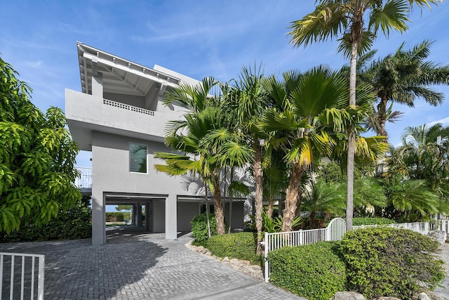 108 N Bounty Ln, Key Largo, FL 33037 - view of front of home with fence, stucco siding, driveway, and a carport