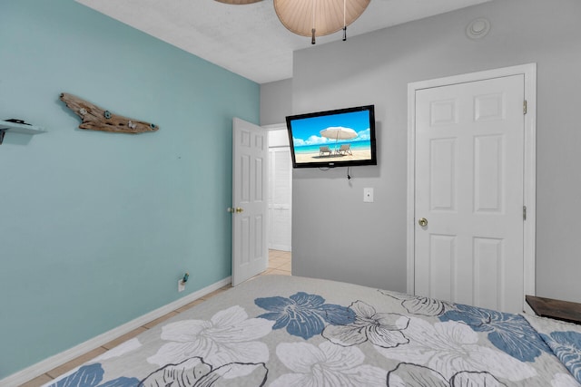 bedroom featuring ceiling fan