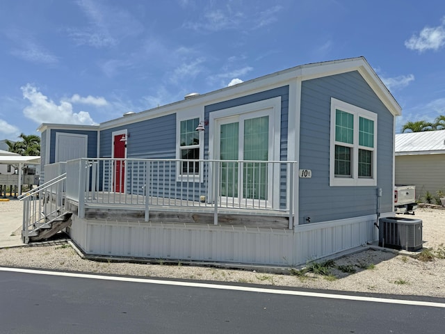 manufactured / mobile home featuring central air condition unit