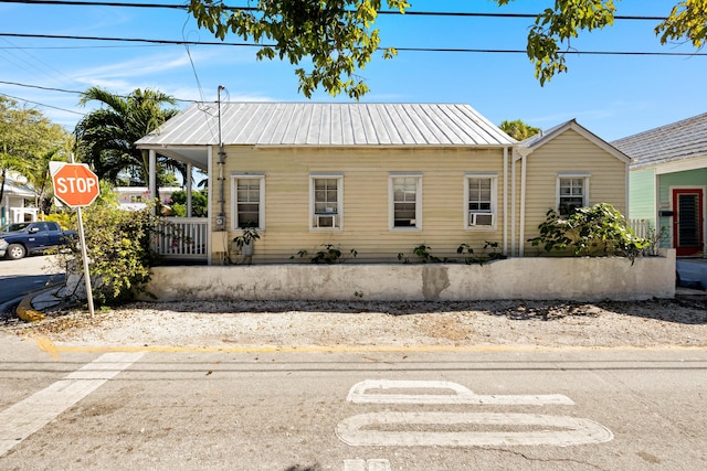 view of front of property