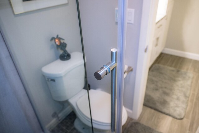 bathroom featuring toilet