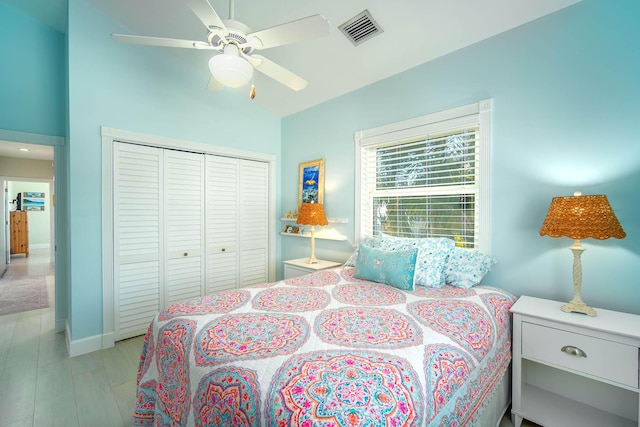 bedroom featuring light hardwood / wood-style flooring, a closet, and ceiling fan