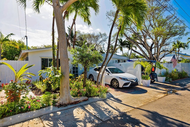 1513 5th St, Key West, FL 33040 - view of front of property with stucco siding and fence