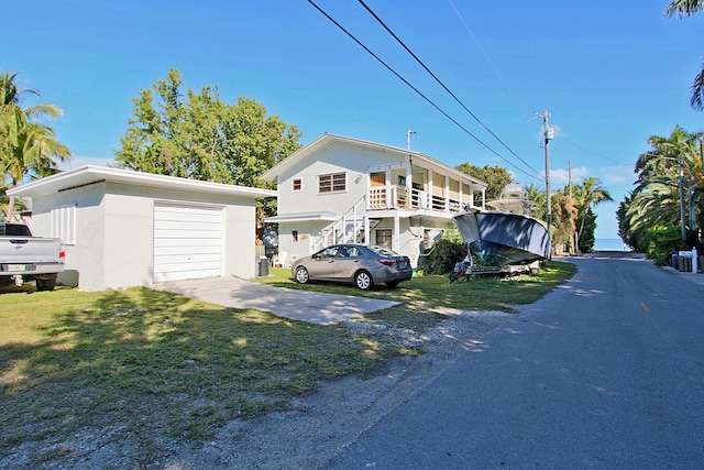 view of front facade featuring a garage and a front yard