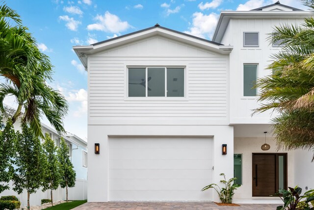 view of front facade featuring a garage