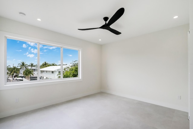 empty room featuring ceiling fan