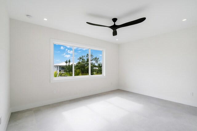 unfurnished room featuring ceiling fan