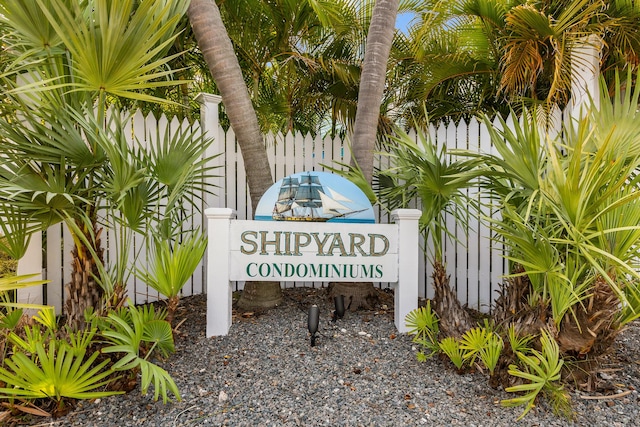 view of community / neighborhood sign