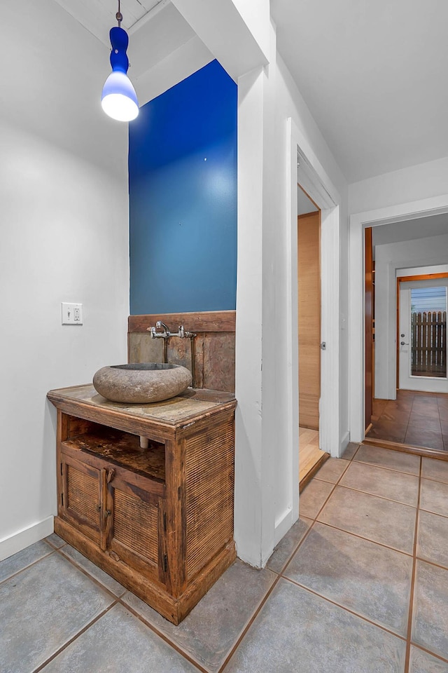 bathroom with a sink and baseboards