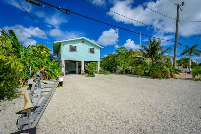 view of front of property featuring a carport