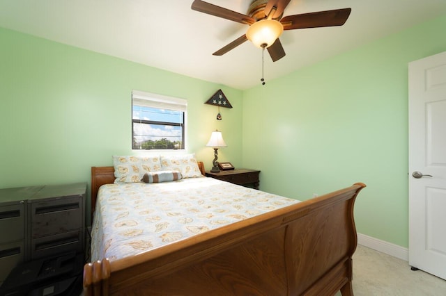 bedroom with ceiling fan