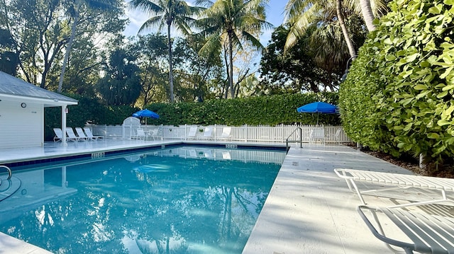 view of swimming pool