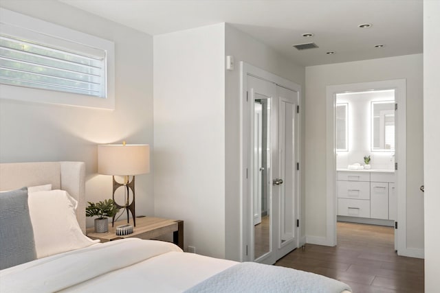 bedroom featuring baseboards, visible vents, connected bathroom, light wood-type flooring, and recessed lighting