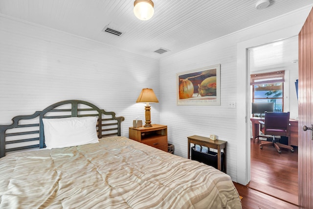 89251 Old Hwy, Islamorada, FL 33070 - bedroom featuring wood finished floors and a desk
