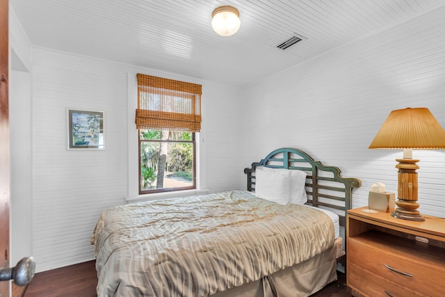 89251 Old Hwy, Islamorada, FL 33070 - bedroom with dark wood-style floors
