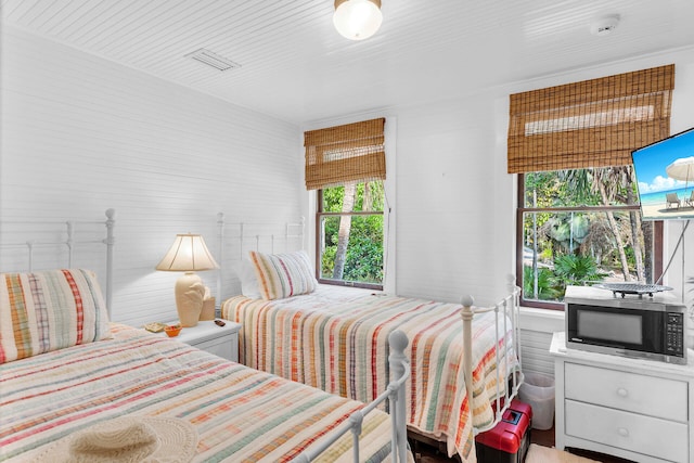 89251 Old Hwy, Islamorada, FL 33070 - bedroom with multiple windows