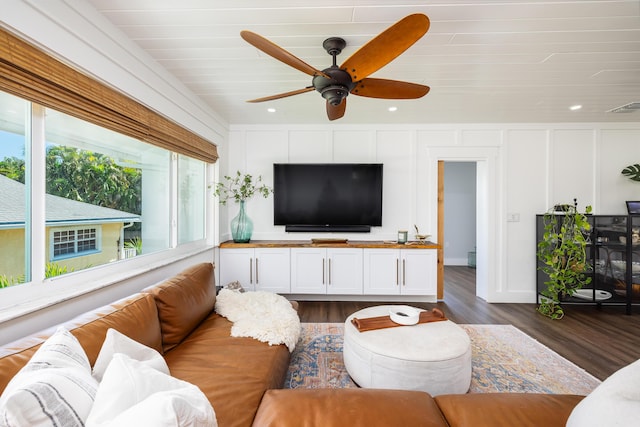 living room with visible vents, dark wood-type flooring, ceiling fan, recessed lighting, and a decorative wall