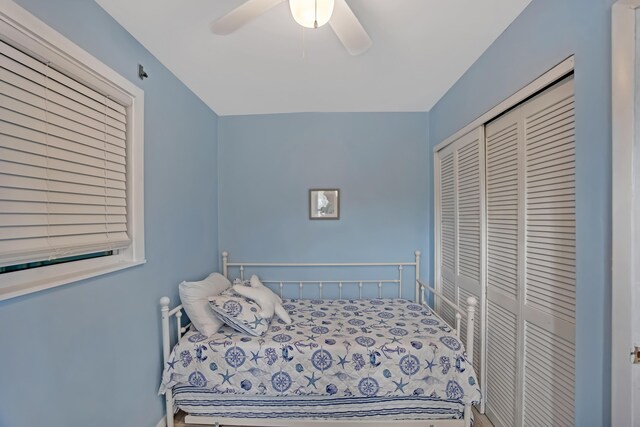 bedroom with ceiling fan and a closet