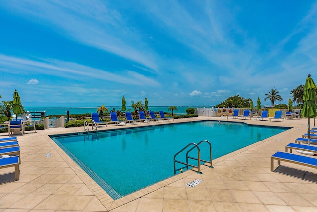 1133 W Ocean Dr Unit 4, Marathon, FL 33050 - community pool featuring fence and a patio