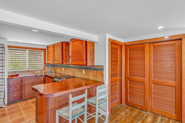 10 W Cook, Big Pine, FL 33043 - kitchen featuring electric range, a sink, a breakfast bar area, recessed lighting, and a peninsula