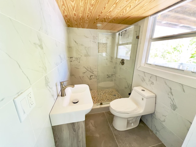 bathroom featuring a tile shower, wood ceiling, tile walls, and toilet