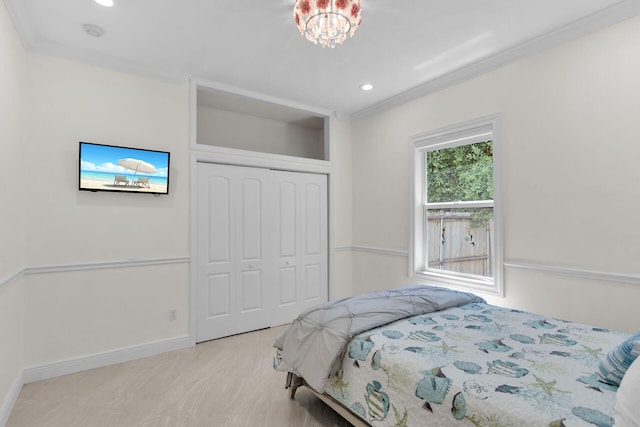 bedroom featuring recessed lighting, a closet, an inviting chandelier, ornamental molding, and baseboards