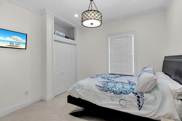 bedroom with recessed lighting, a closet, crown molding, and baseboards