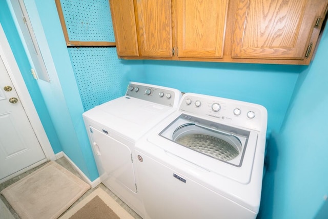 laundry room with cabinets and independent washer and dryer