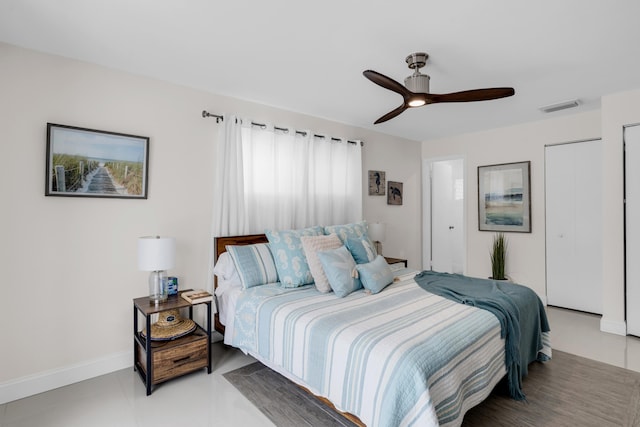 bedroom featuring ceiling fan and a closet