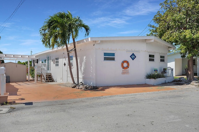 view of front of property