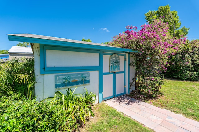 view of outbuilding with a yard