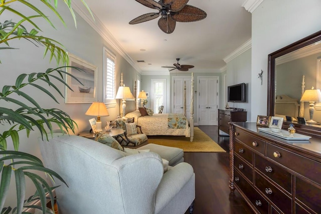 living room featuring ornamental molding, a ceiling fan, and wood finished floors