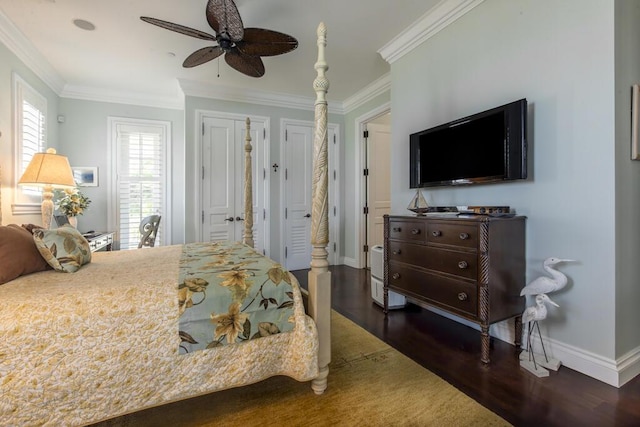 bedroom featuring dark wood-style floors, baseboards, ornamental molding, and ceiling fan