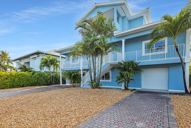 view of front facade with a garage