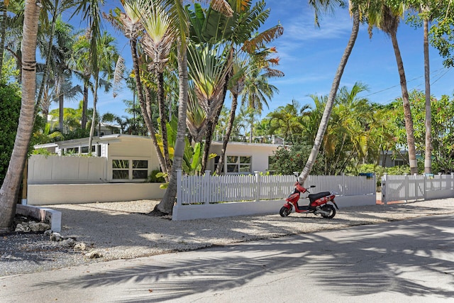 1412 Johnson St, Key West, FL 33040 - view of front of house with a fenced front yard