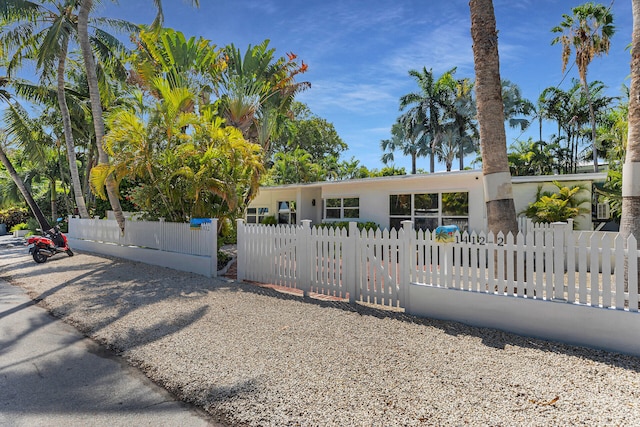 1412 Johnson St, Key West, FL 33040 - view of front of property featuring a fenced front yard
