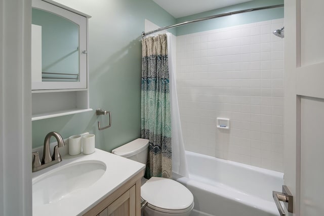 full bath featuring shower / tub combo with curtain, vanity, and toilet