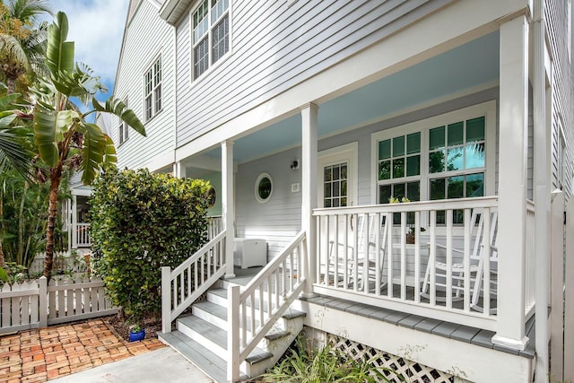 entrance to property featuring covered porch